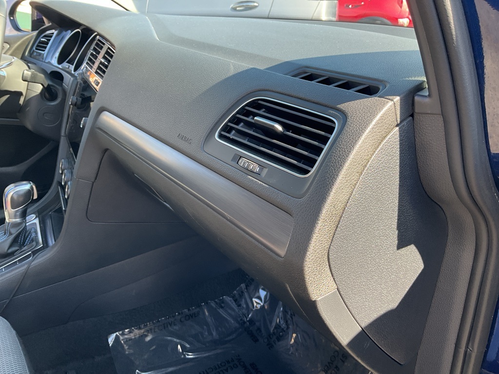 2017 Volkswagen e-Golf SE photo 63
