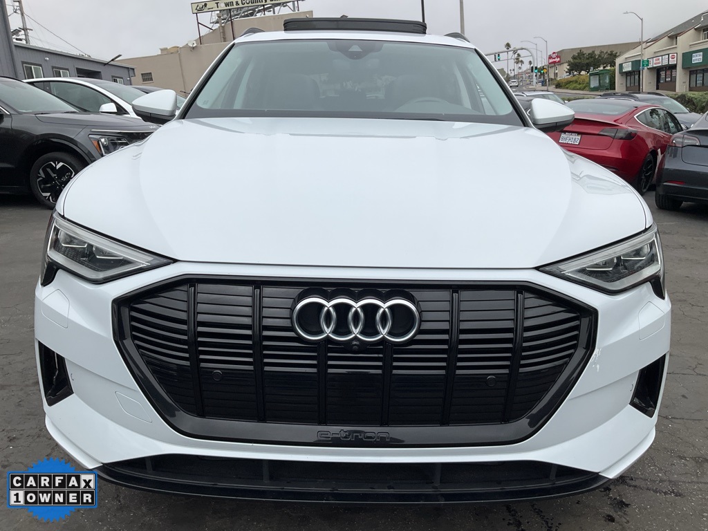 2021 Audi e-tron Premium Plus photo 2
