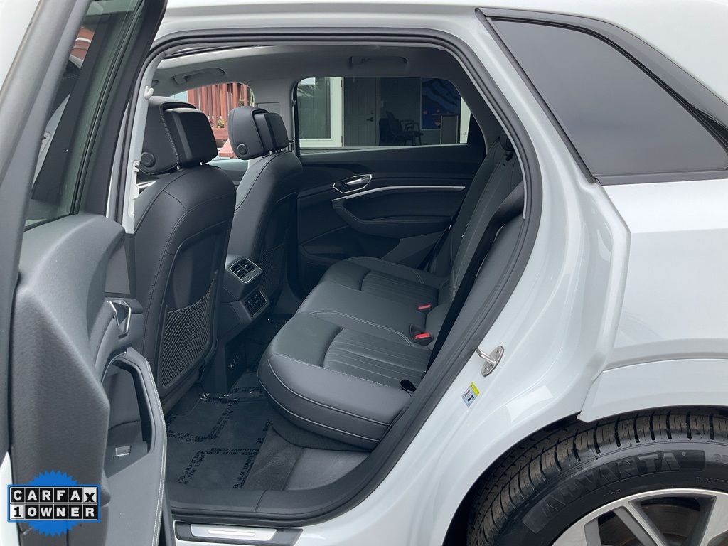 2021 Audi e-tron Premium Plus photo 7
