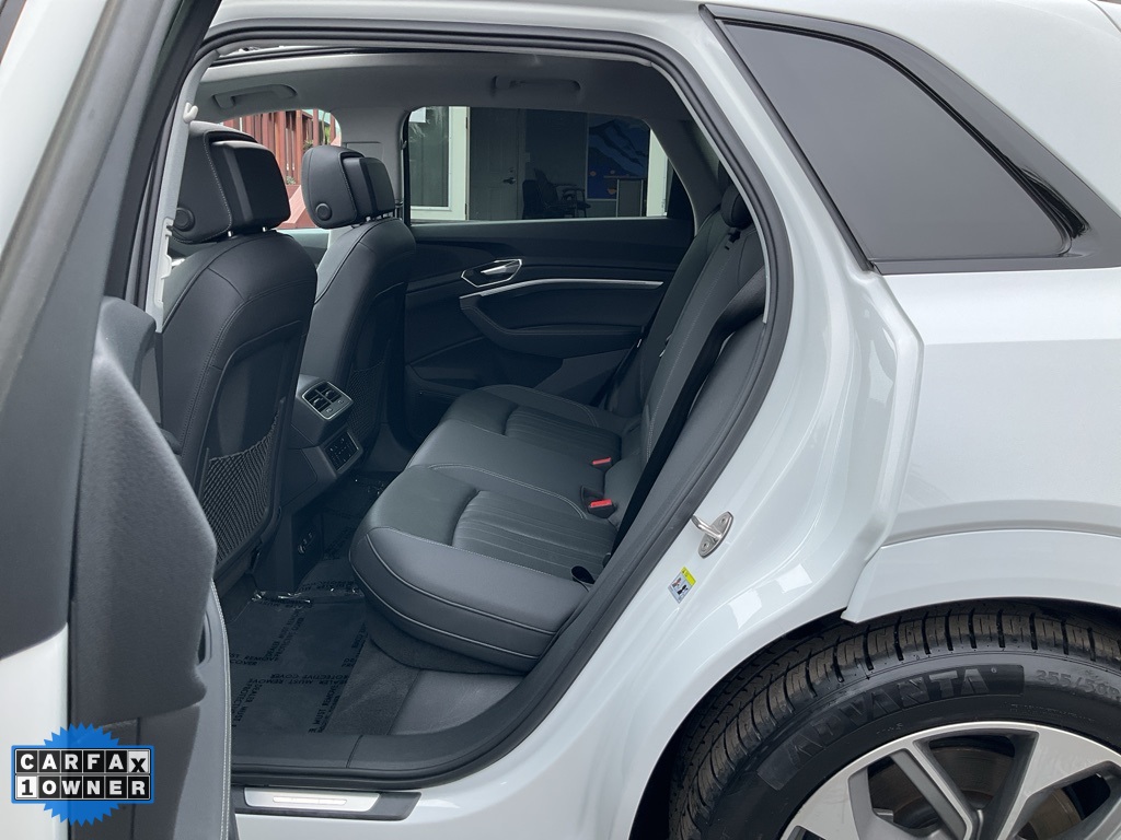 2021 Audi e-tron Premium Plus photo 21