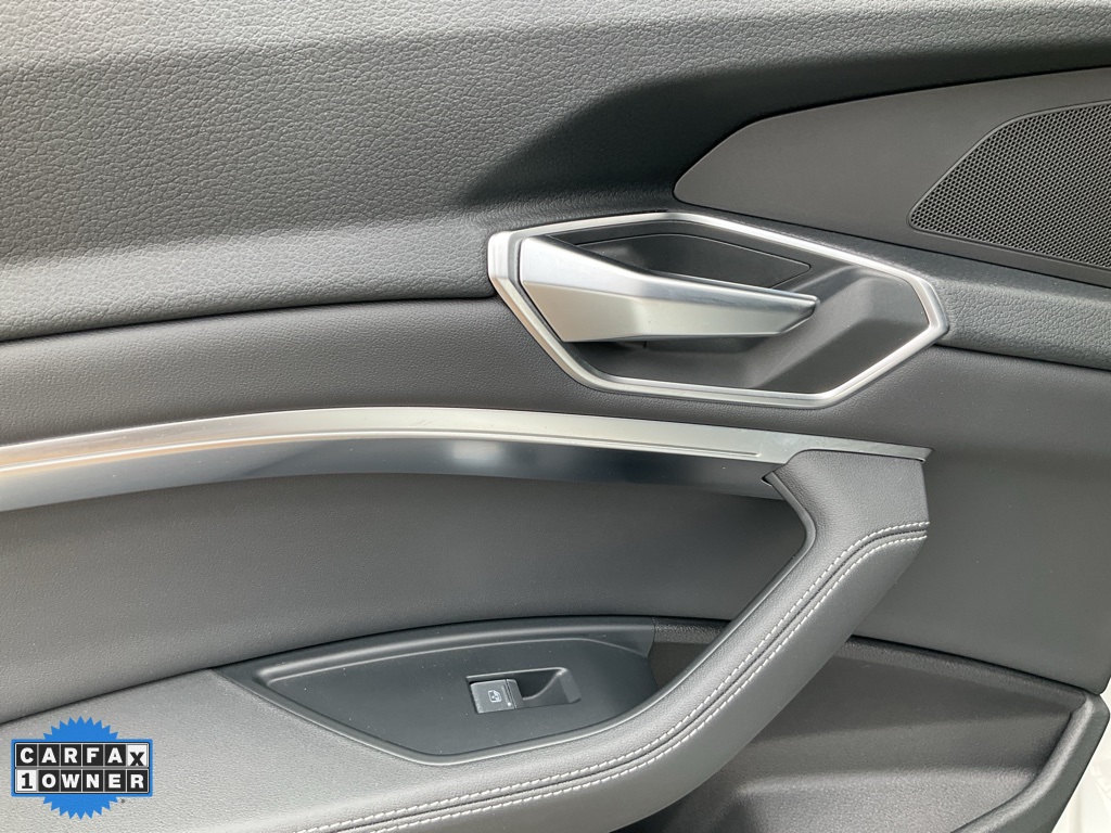 2021 Audi e-tron Premium Plus photo 40