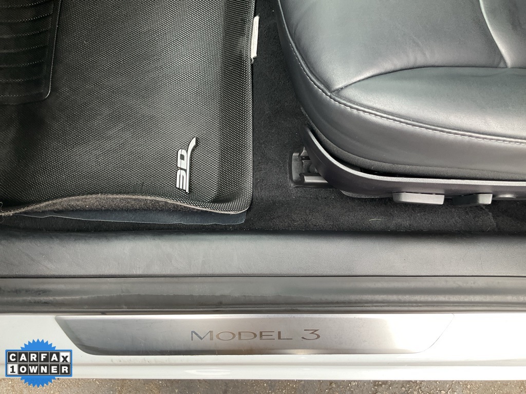 2019 Tesla Model 3 Long Range photo 12