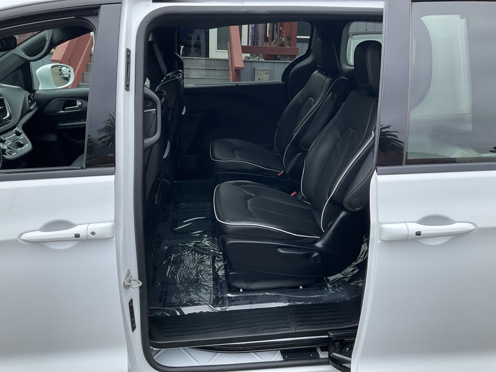 2019 Chrysler Pacifica Hybrid Limited photo 18