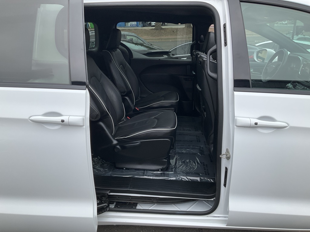 2019 Chrysler Pacifica Hybrid Limited photo 40