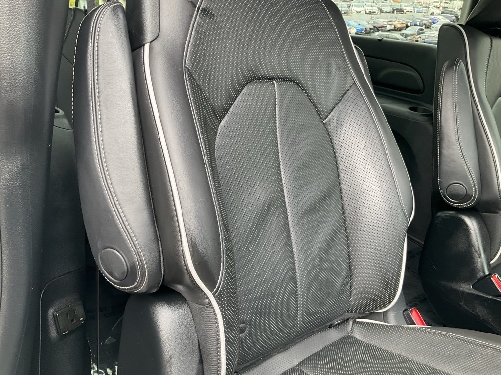 2019 Chrysler Pacifica Hybrid Limited photo 43