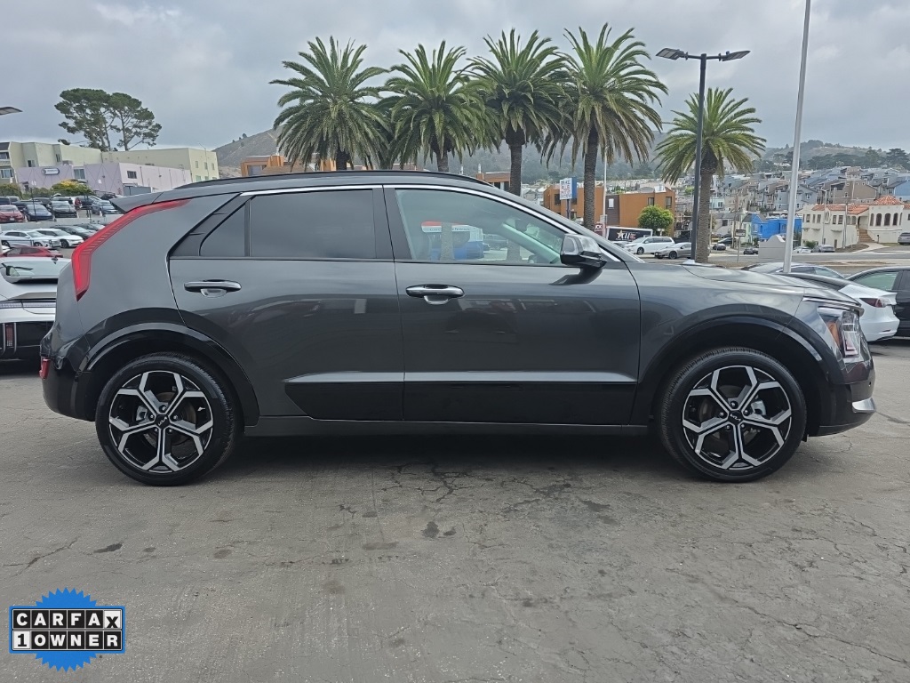 2024 Kia Niro Plug-In Hybrid SX Touring photo 2