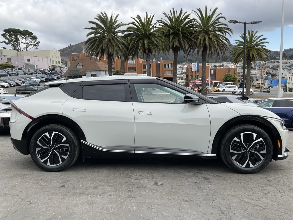 2022 Kia EV6 Light Wind GT-Line photo 2