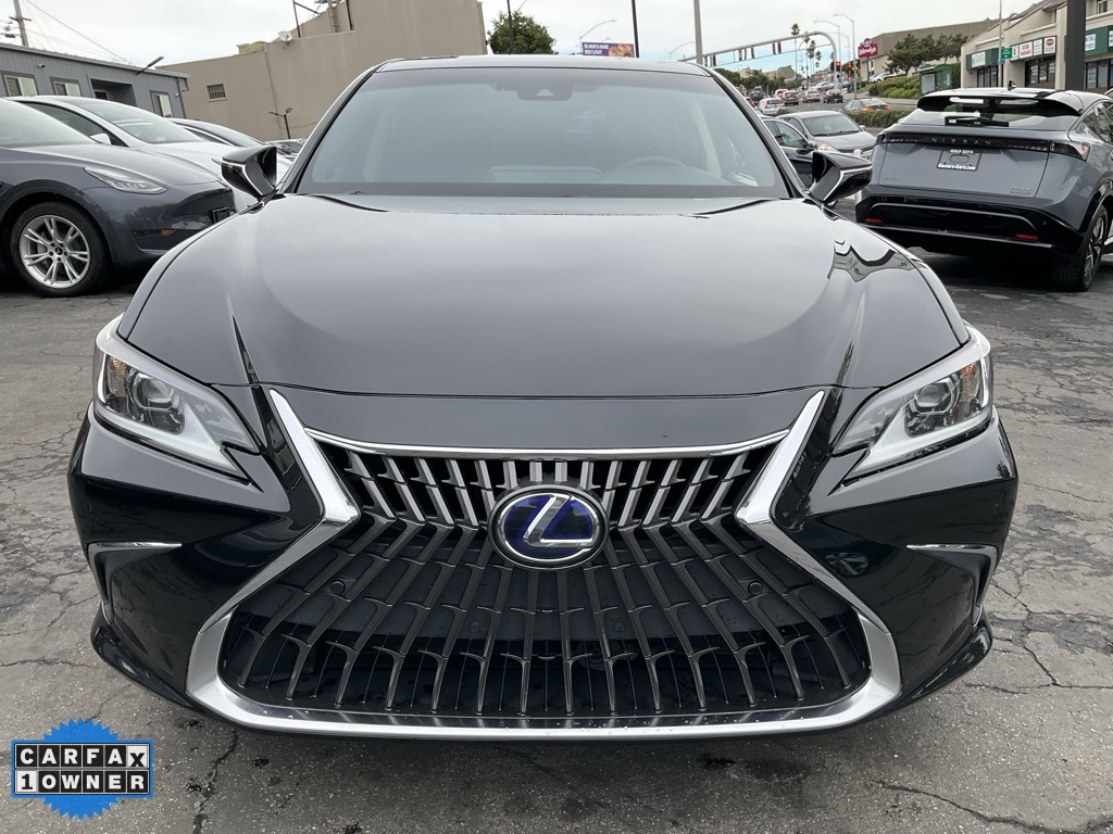 2022 Lexus ES 300h Premium photo 2