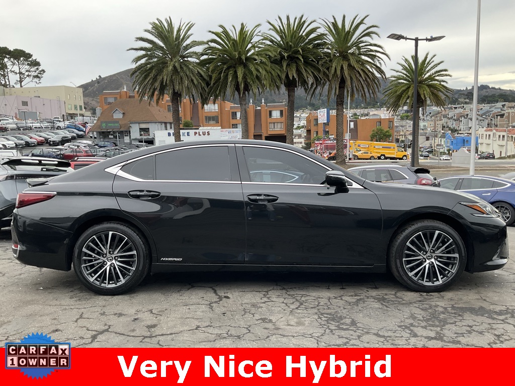 2022 Lexus ES 300h Premium photo 3