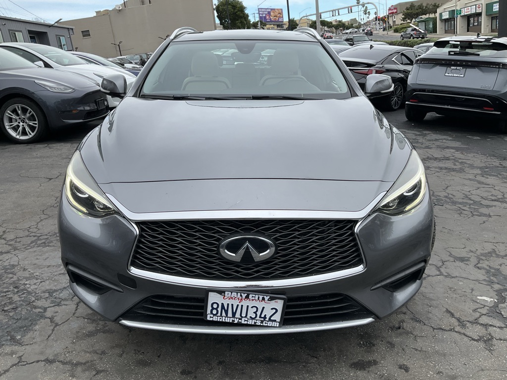 2019 Infiniti QX30 Luxe photo 2
