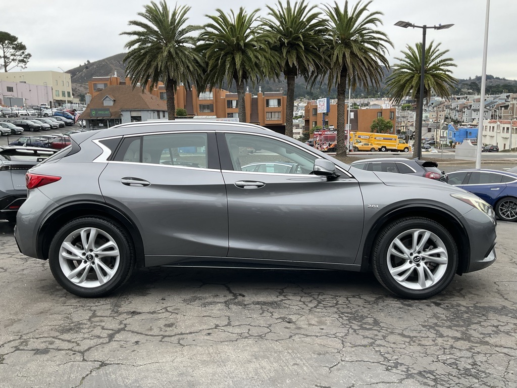 2019 Infiniti QX30 Luxe photo 3