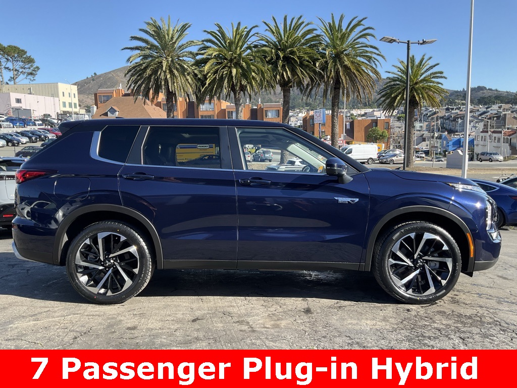 2023 Mitsubishi Outlander PHEV SE S-AWC photo 2