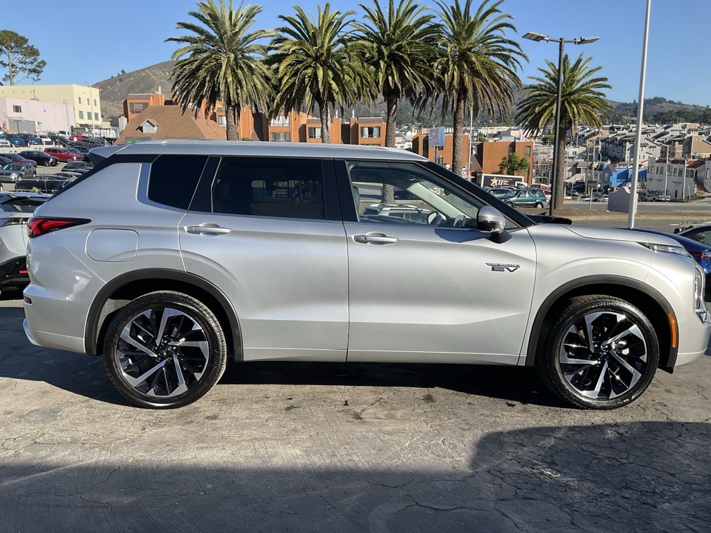 2024 Mitsubishi Outlander PHEV SEL photo 2