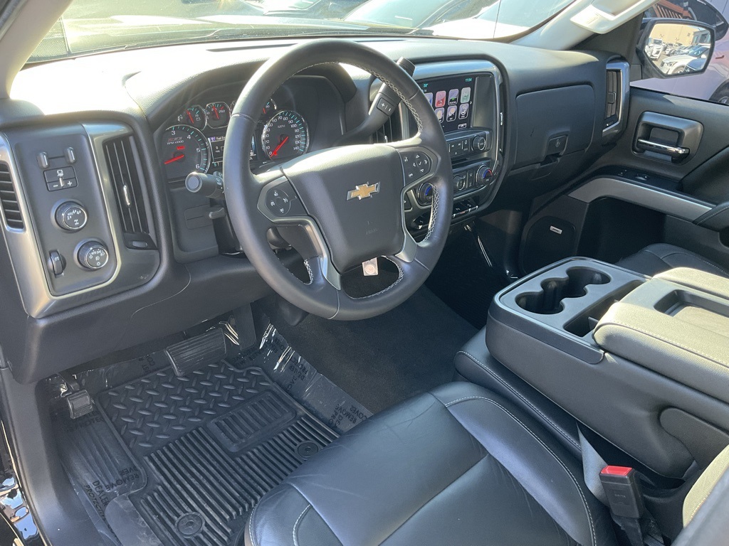 2017 Chevrolet Silverado 1500 LT photo 2