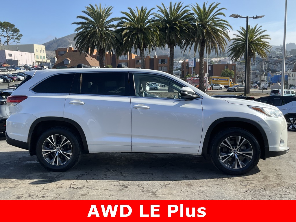 2018 Toyota Highlander LE Plus photo 3