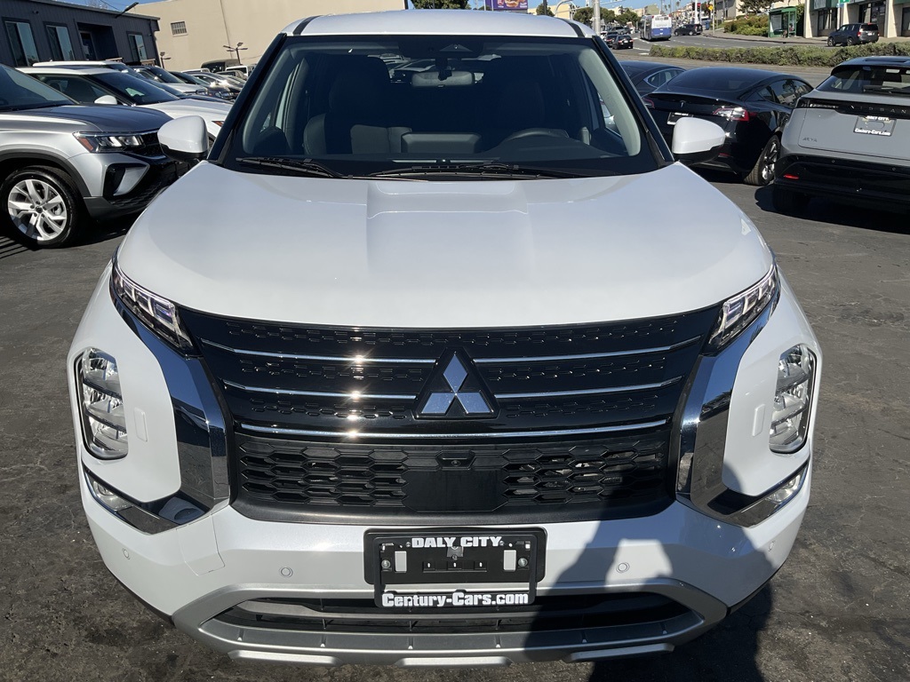 2023 Mitsubishi Outlander PHEV SE photo 2