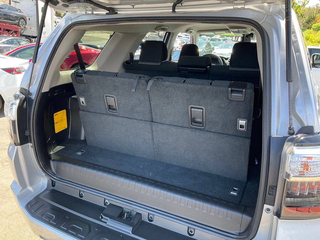 2021 Toyota 4Runner SR5 - Photo 9