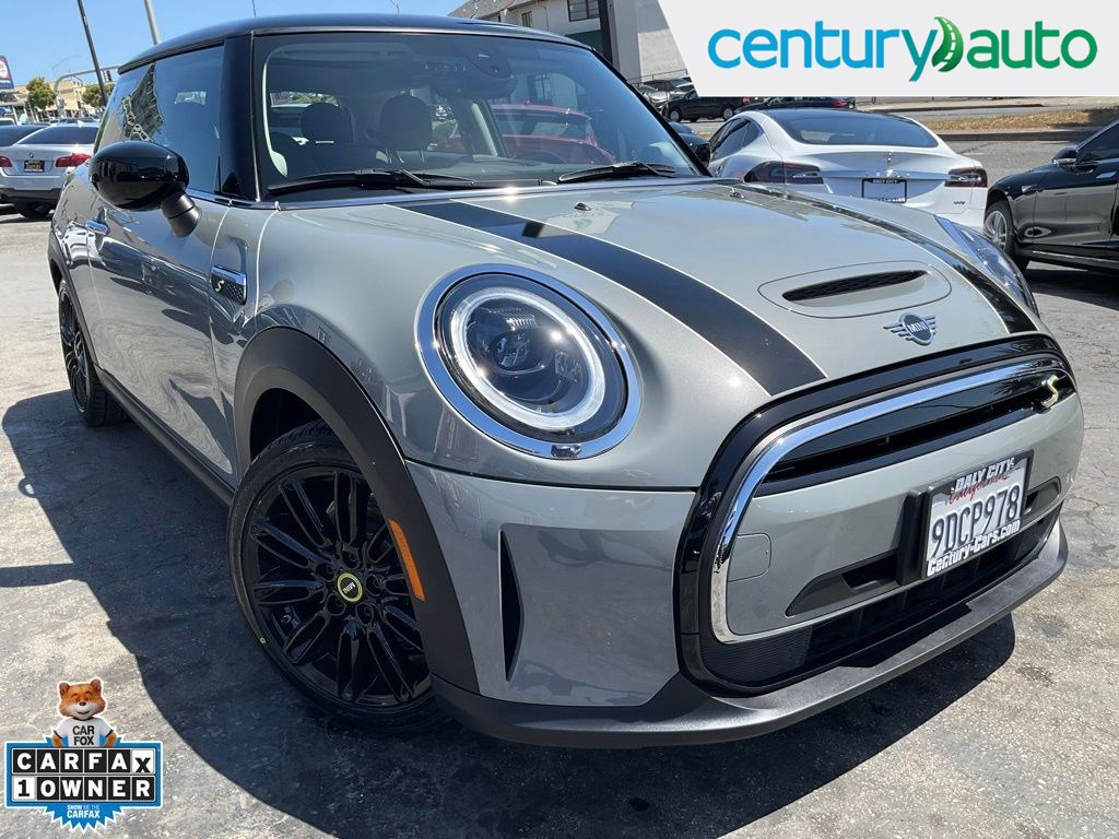 2023 MINI Hardtop Cooper SE Signature's photo