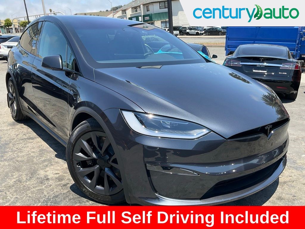 2024 Tesla Model X Long Range's photo