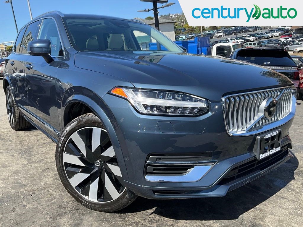 2023 Volvo XC90 Recharge Plug-In Hybrid Ultimate Bright Theme