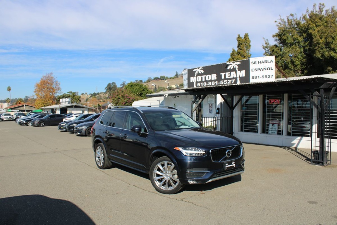 2016 Volvo XC90 T6 Momentum