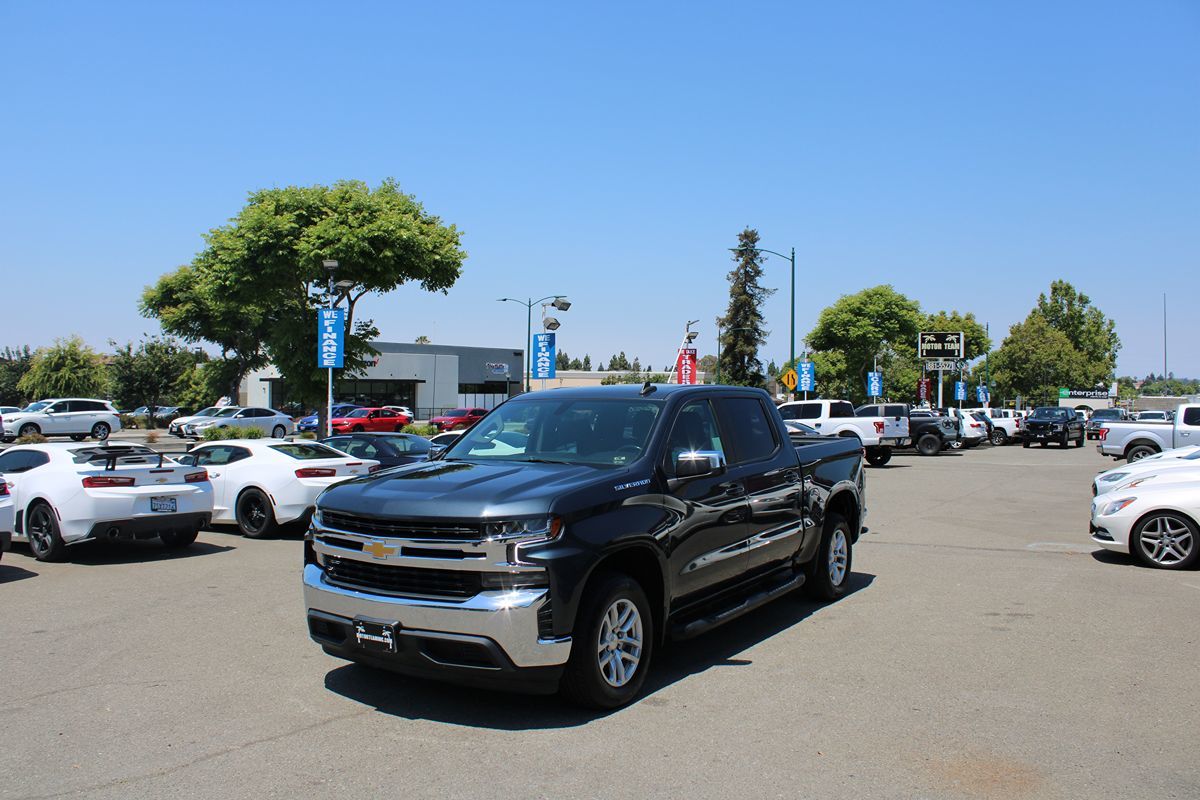 2021 Chevrolet Silverado 1500 LT - Photo 2