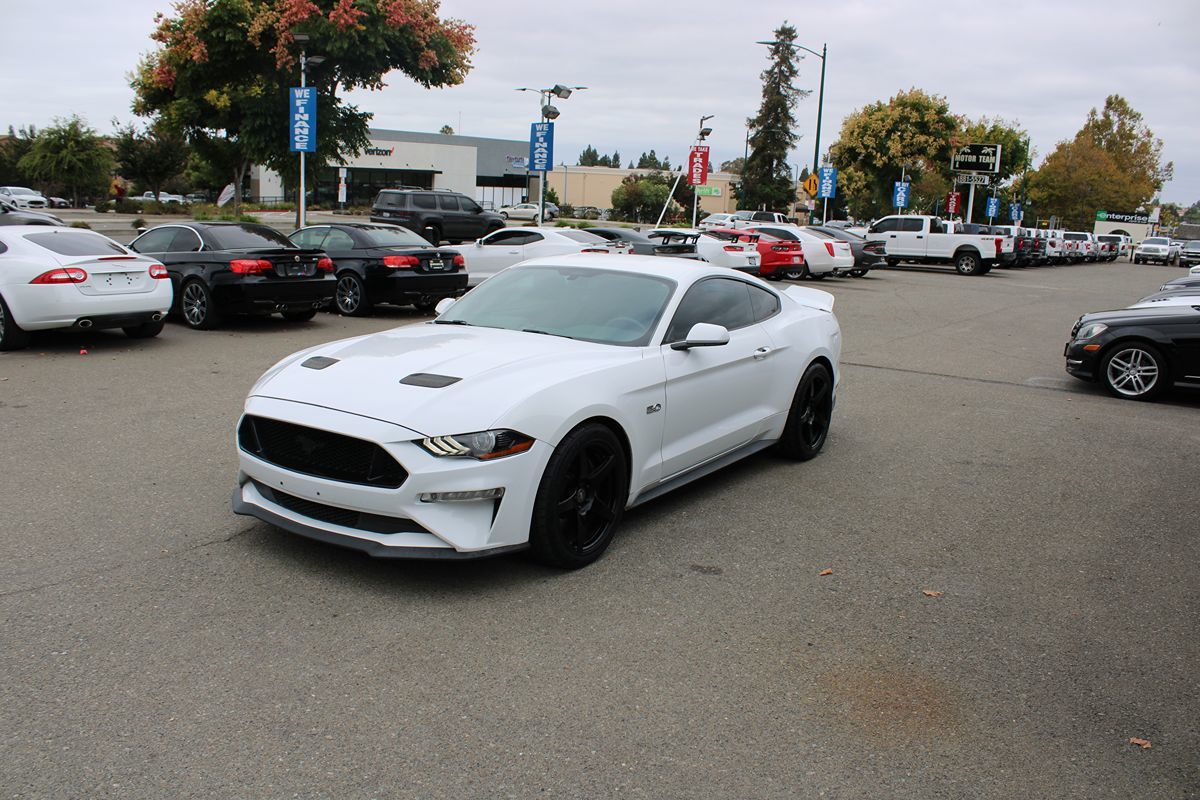 2018 Ford Mustang GT - Photo 2