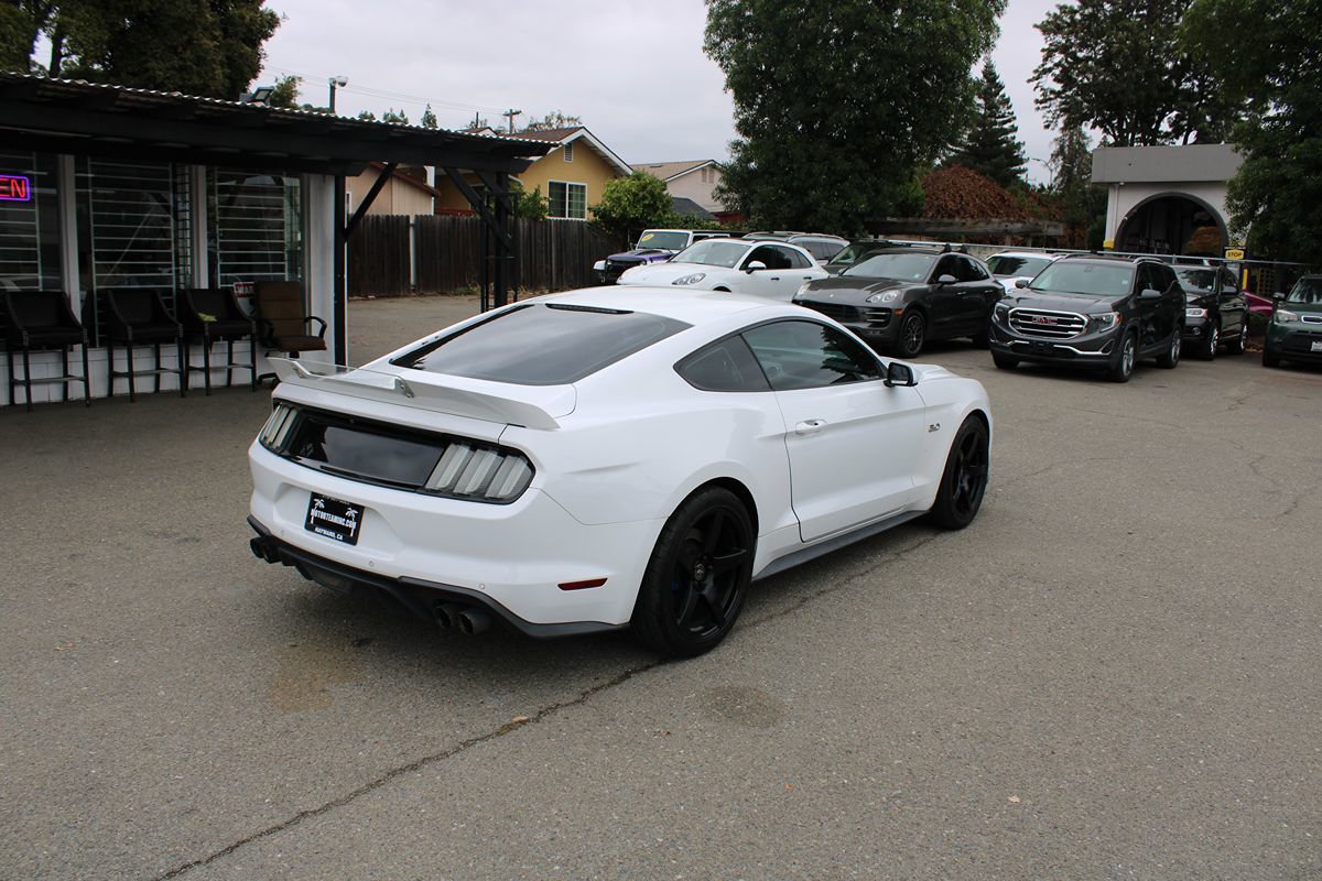 2018 Ford Mustang GT - Photo 8