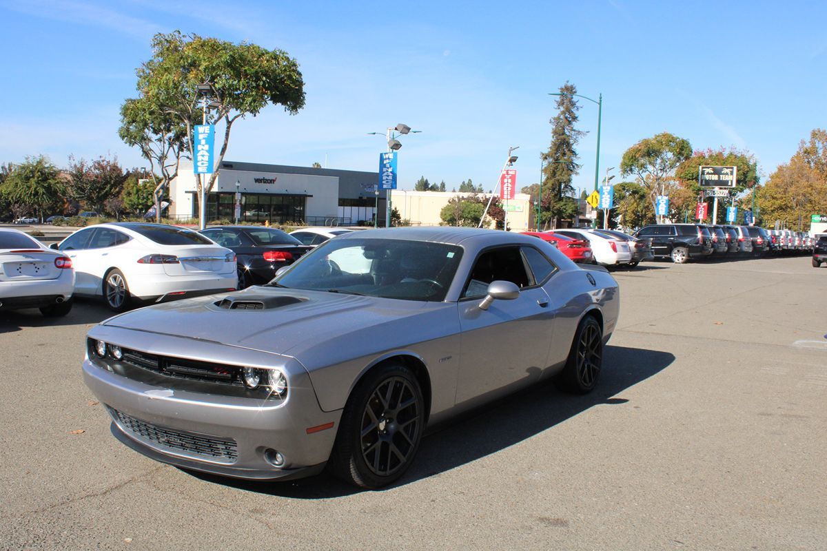 2016 Dodge Challenger R/T Plus Shaker photo 2