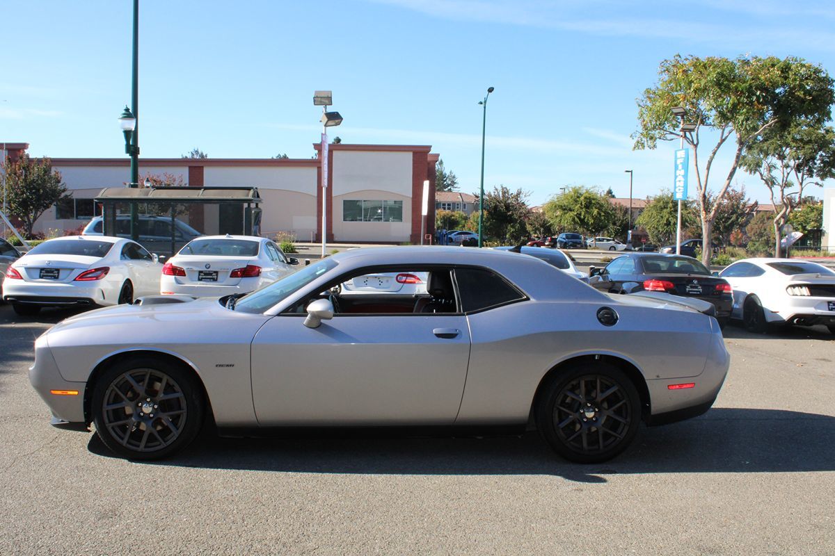 2016 Dodge Challenger R/T Plus Shaker photo 3