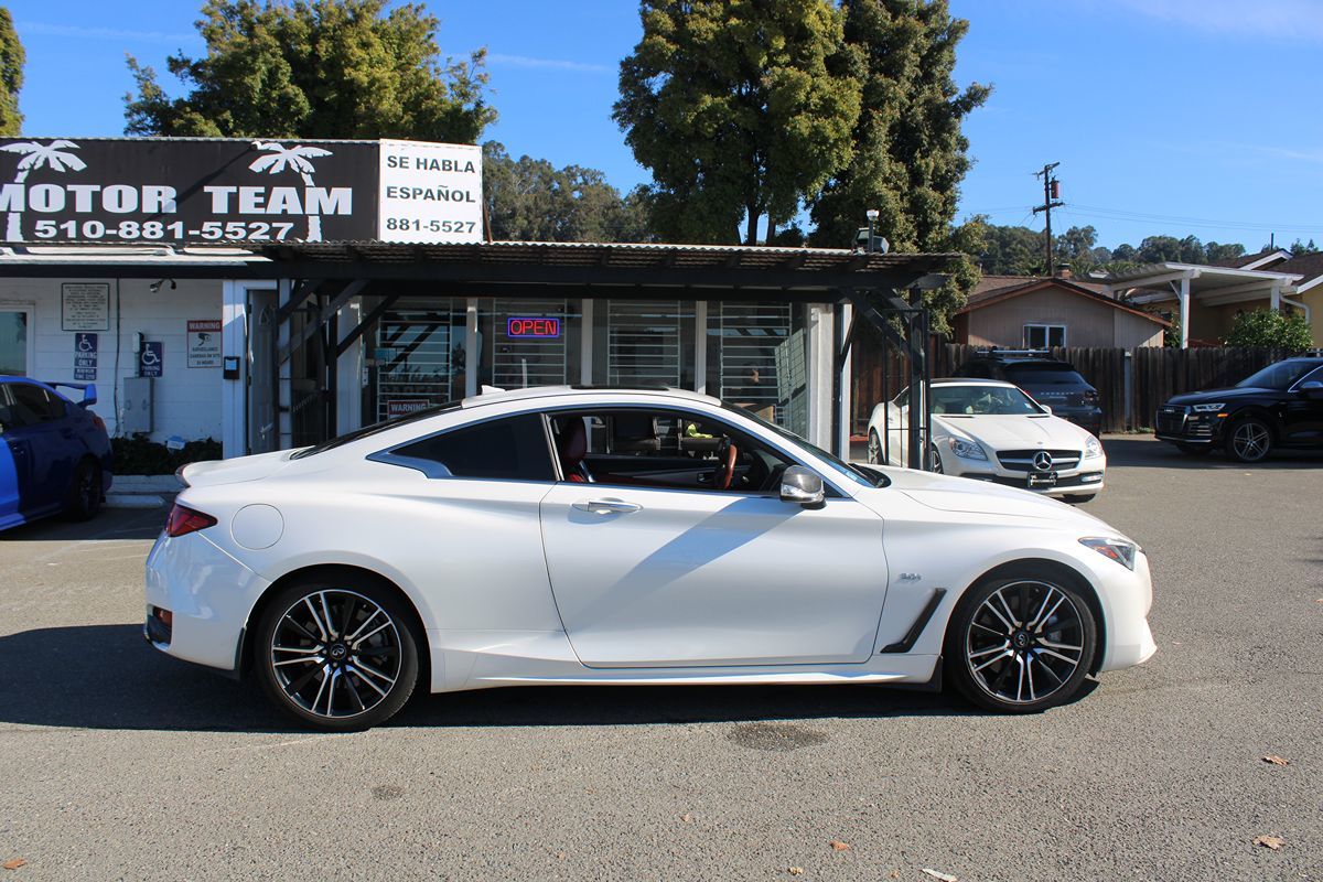 2018 Infiniti Q60 Sport photo 3