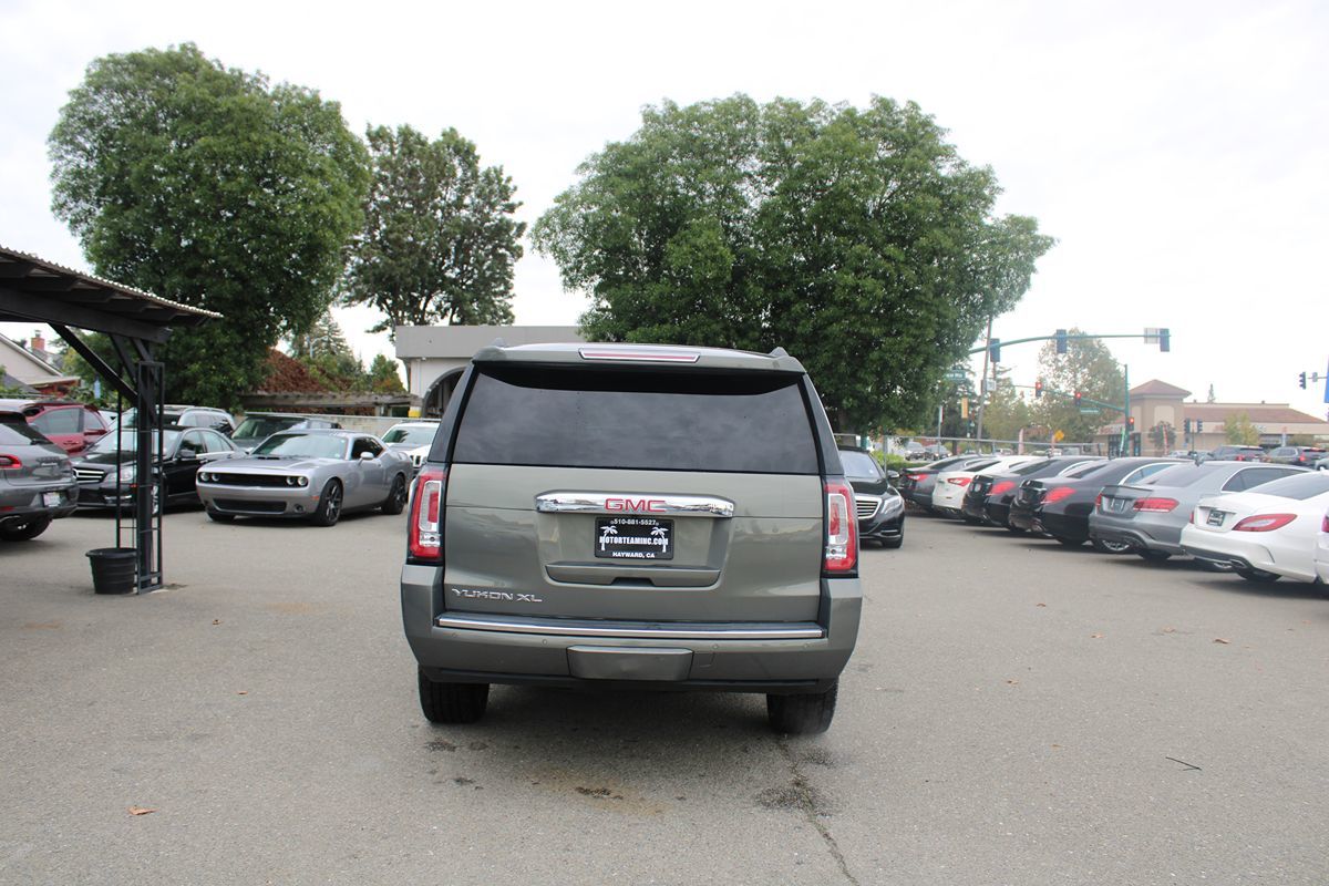 2018 Gmc Yukon XL Denali photo 3