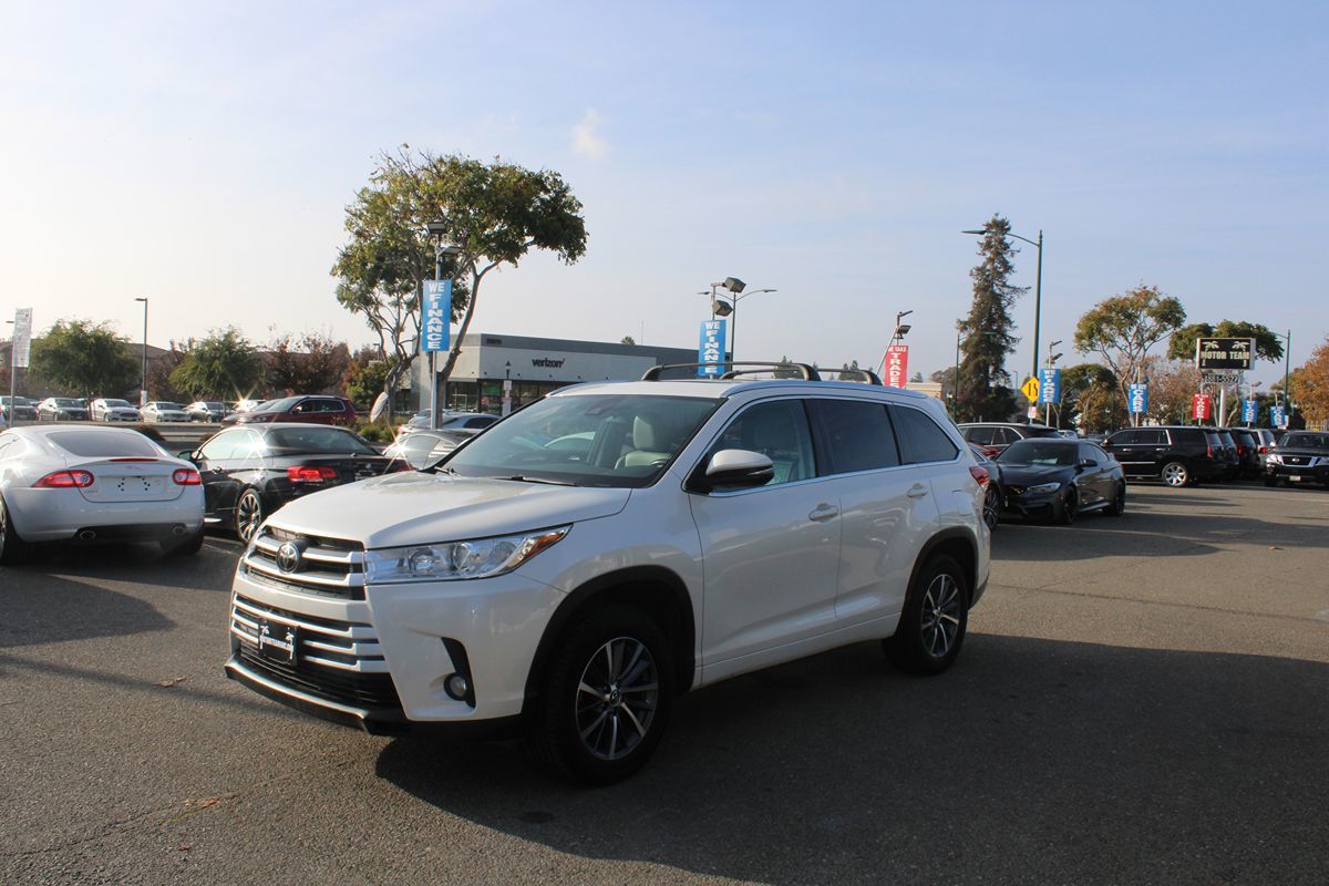 2018 Toyota Highlander SE XLE photo 2