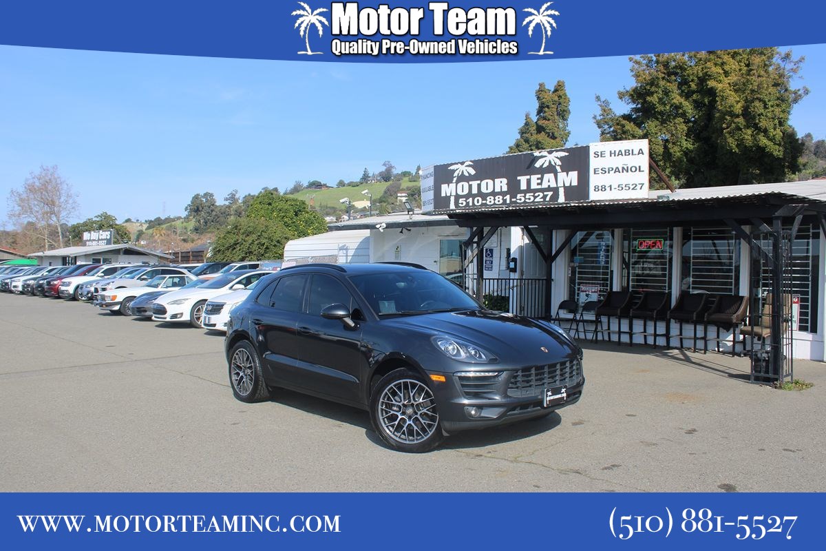 2017 Porsche Macan -'s photo