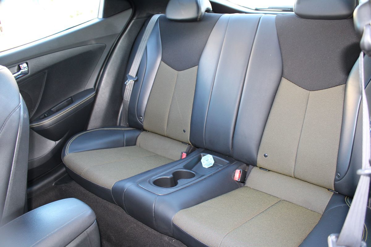 2016 Hyundai Veloster Base - Photo 6