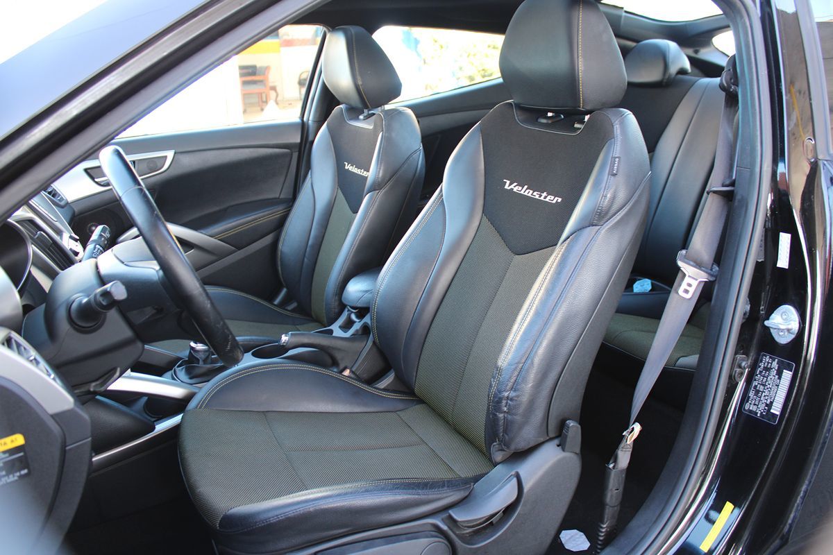 2016 Hyundai Veloster Base - Photo 9