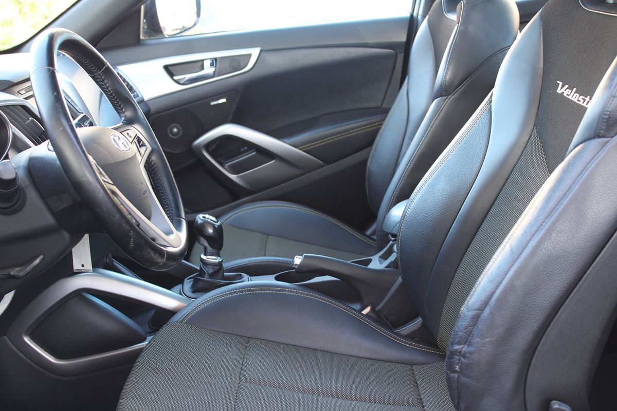 2016 Hyundai Veloster Base - Photo 7