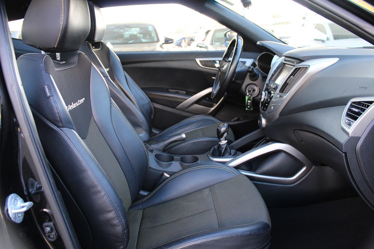 2016 Hyundai Veloster Base - Photo 10