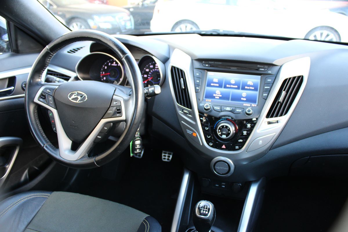2016 Hyundai Veloster Base - Photo 13