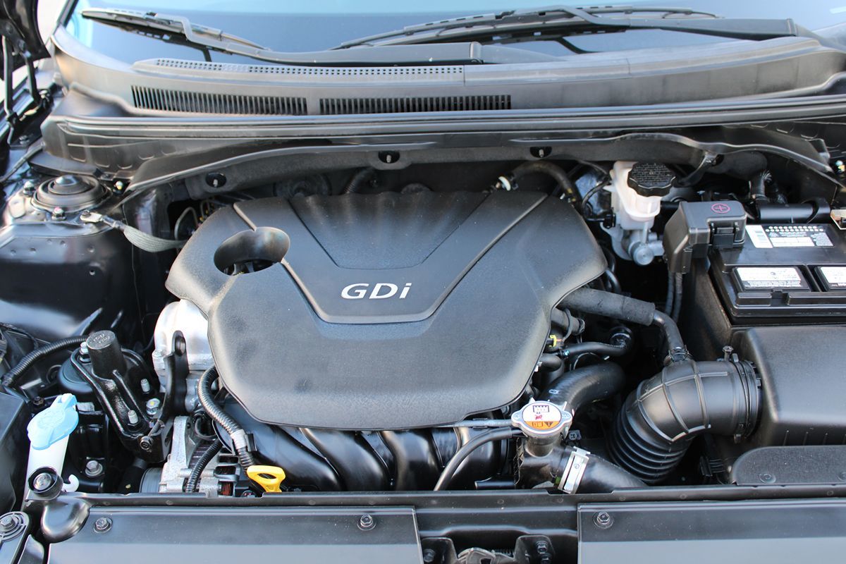2016 Hyundai Veloster Base - Photo 5