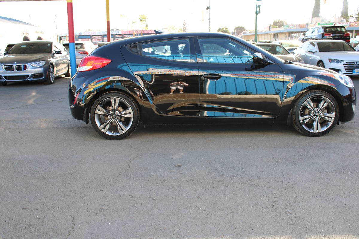 2016 Hyundai Veloster Base - Photo 27