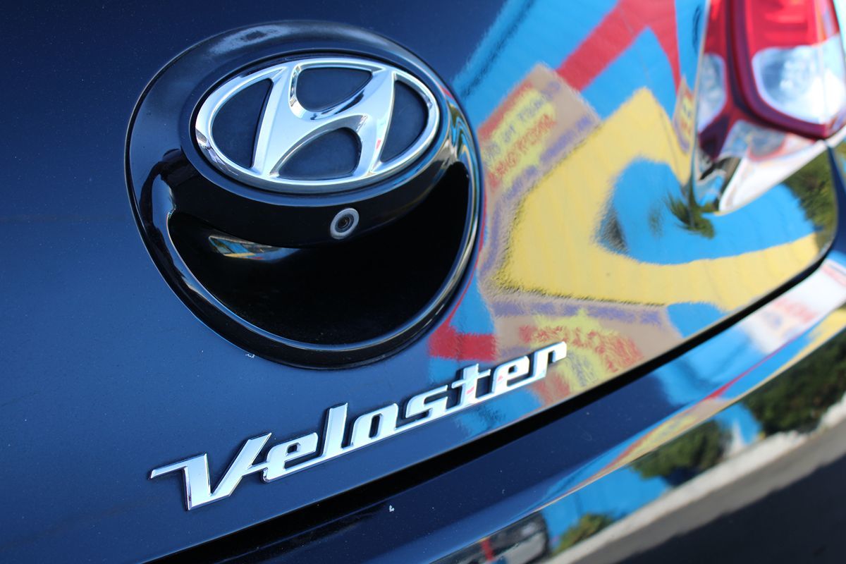 2016 Hyundai Veloster Base - Photo 29