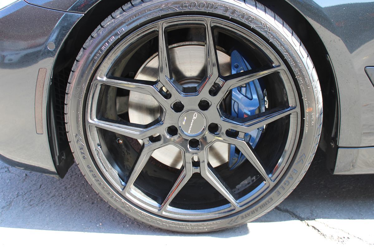 BMW 5 Series photo 4