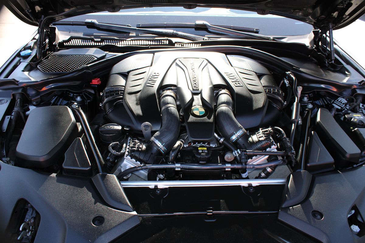 BMW 5 Series photo 5