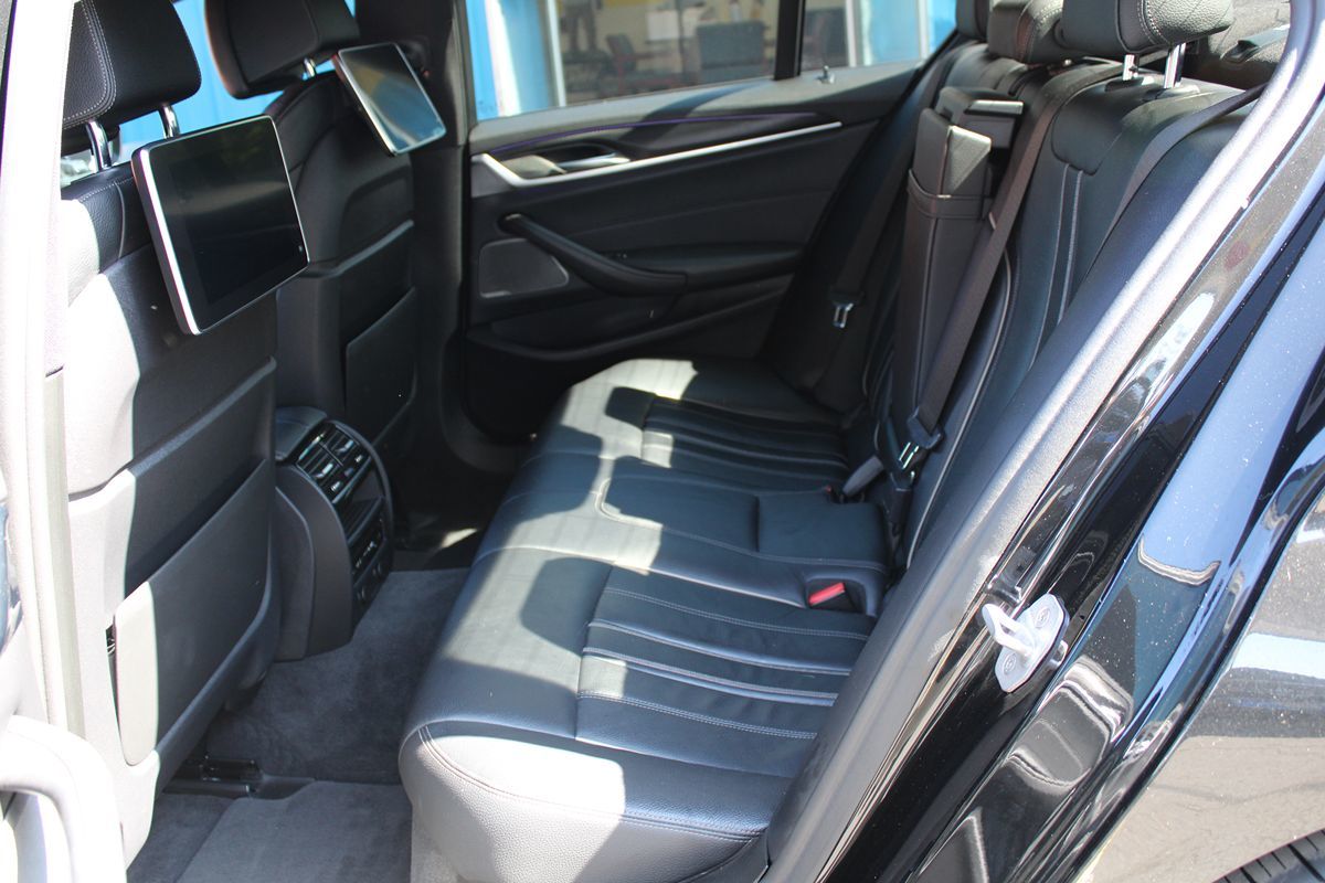 BMW 5 Series photo 6