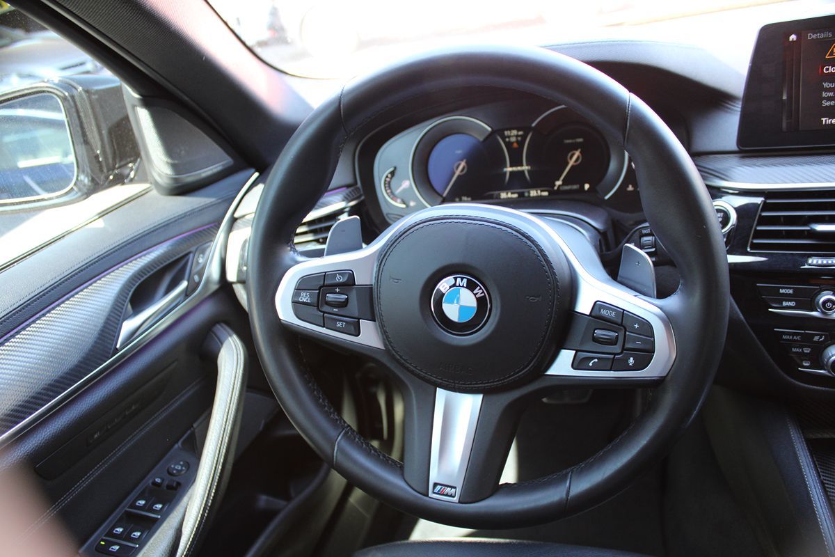 BMW 5 Series photo 11