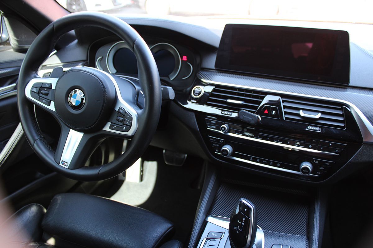 BMW 5 Series photo 9