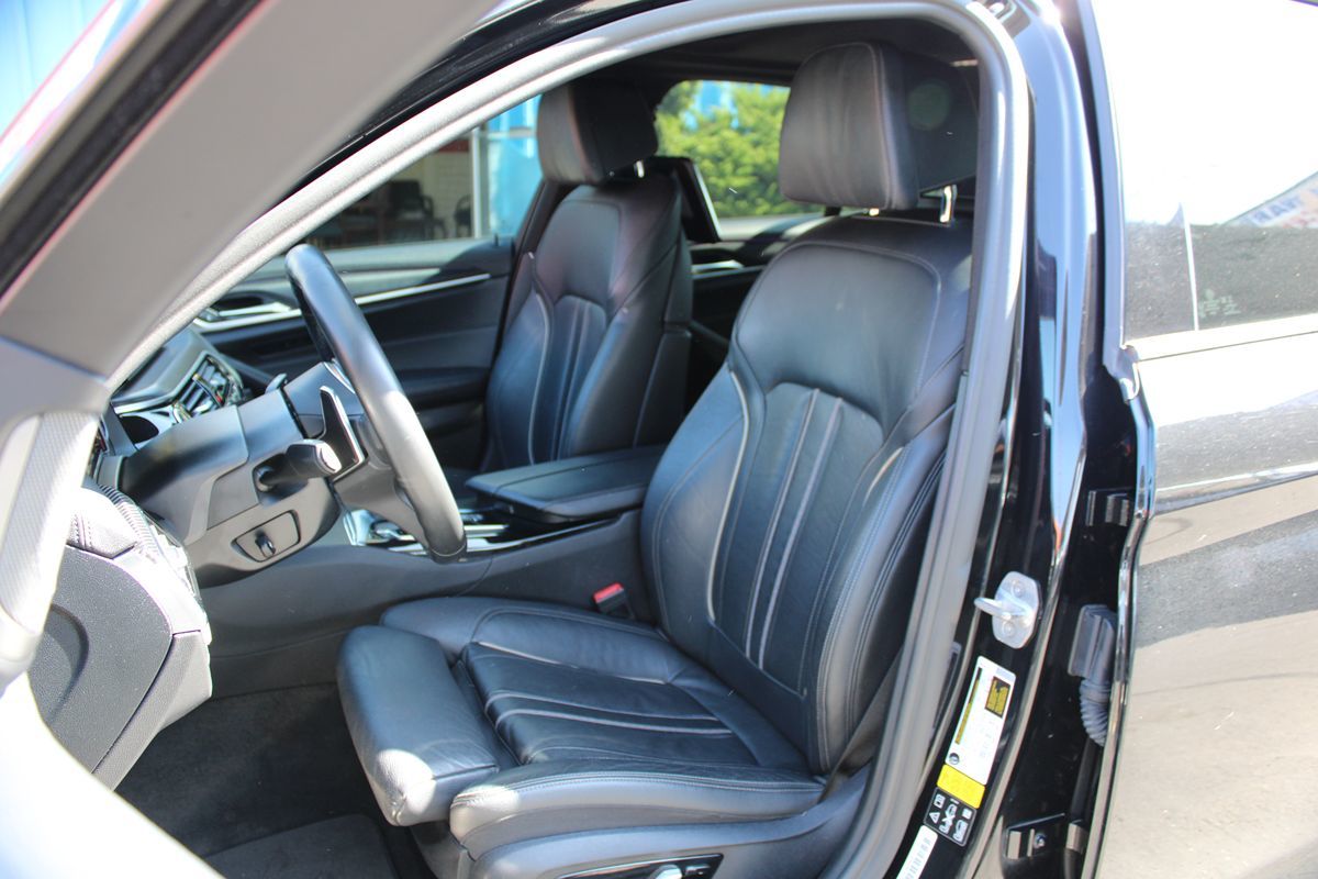 BMW 5 Series photo 8