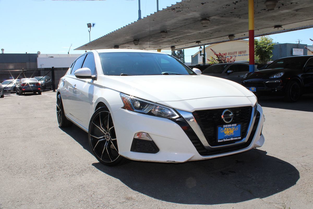 Nissan Altima photo 3