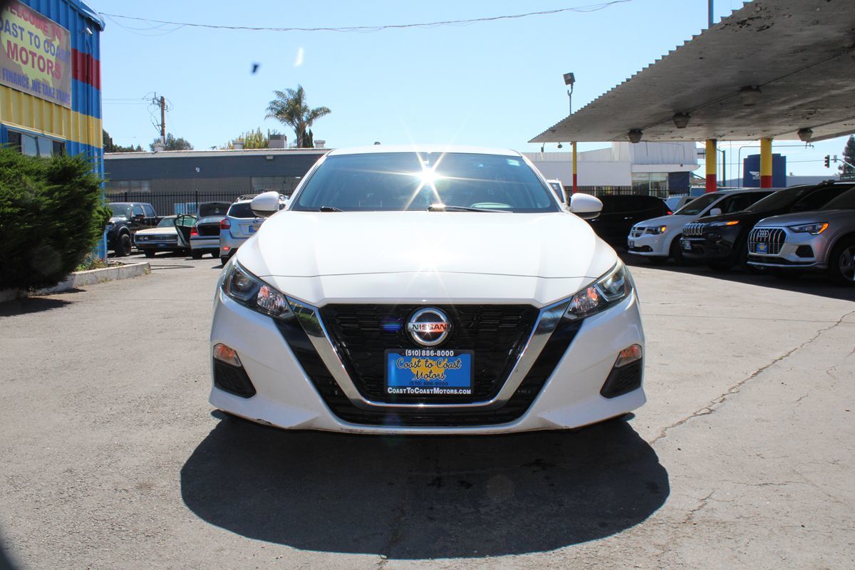 Nissan Altima photo 2
